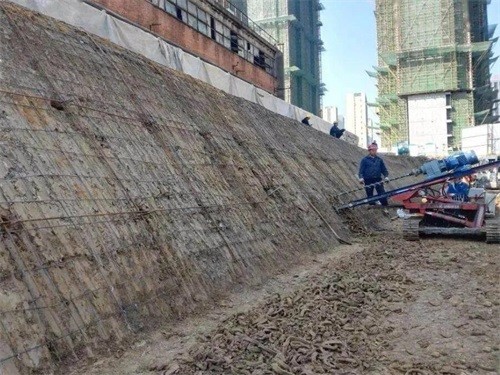 西峰建筑边坡支护